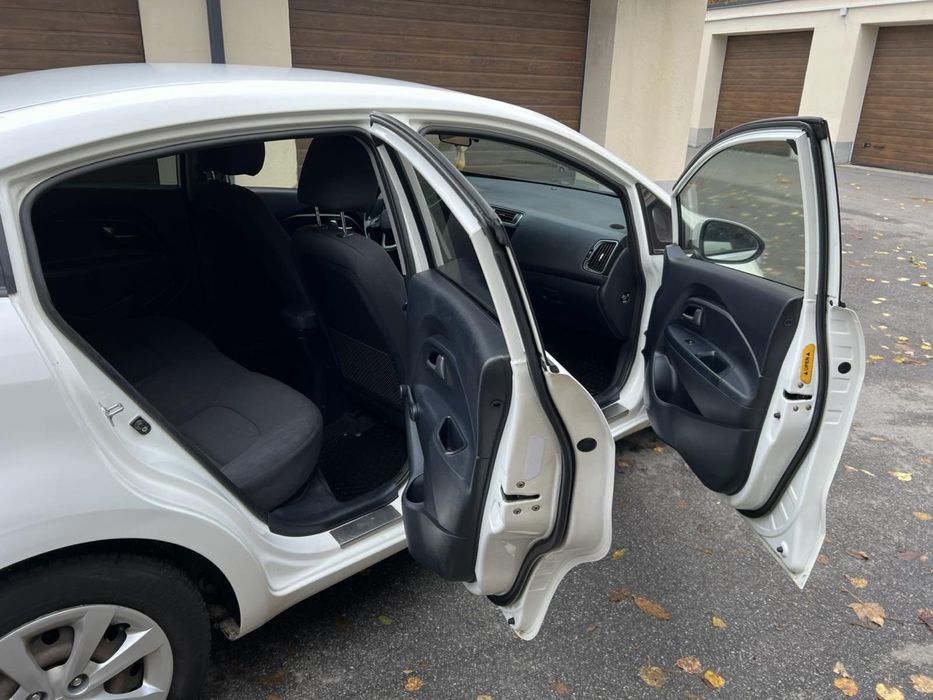 Поодам надійне авто. Ціна шара