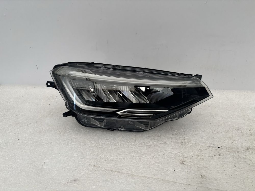 VW Taigo 2G7 20- lampa prawy przód prawa przednia EU