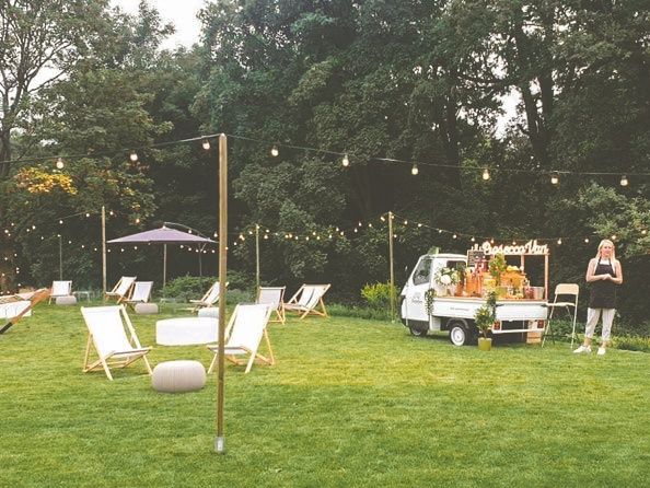 Wynajem leżaków plażowych drewnianych. Parasol,  strefa chillout