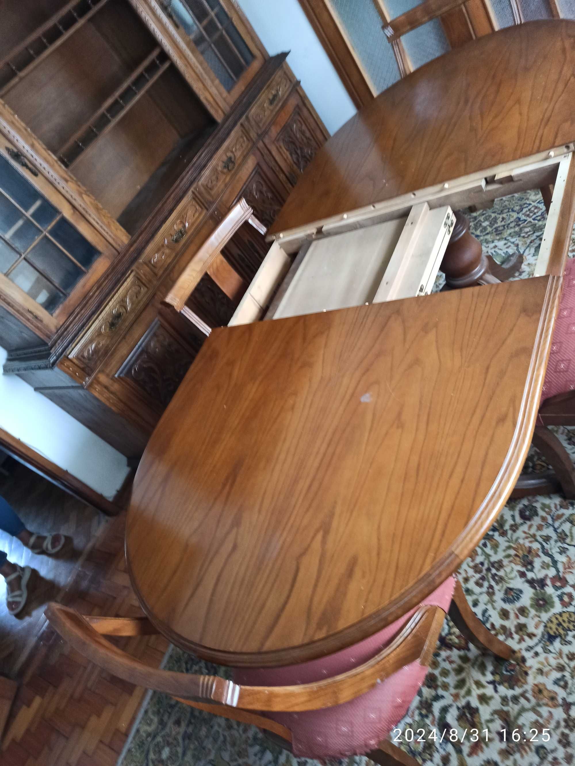 Mesa de sala e 4 cadeiras