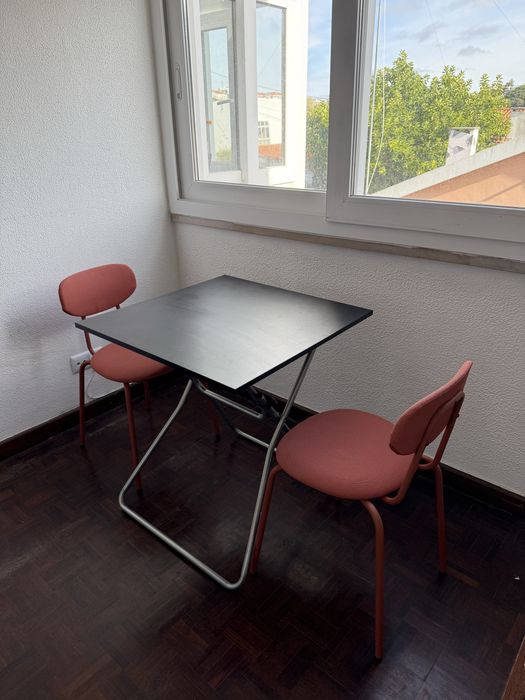 Oportunidade! Mesa + 2 cadeiras por valor simbólico - estou de mudança