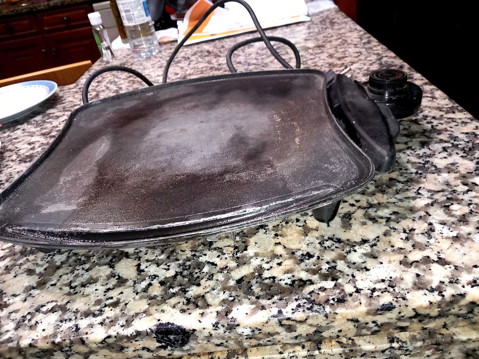 Vendo grelhador a funcionar bem , barato.