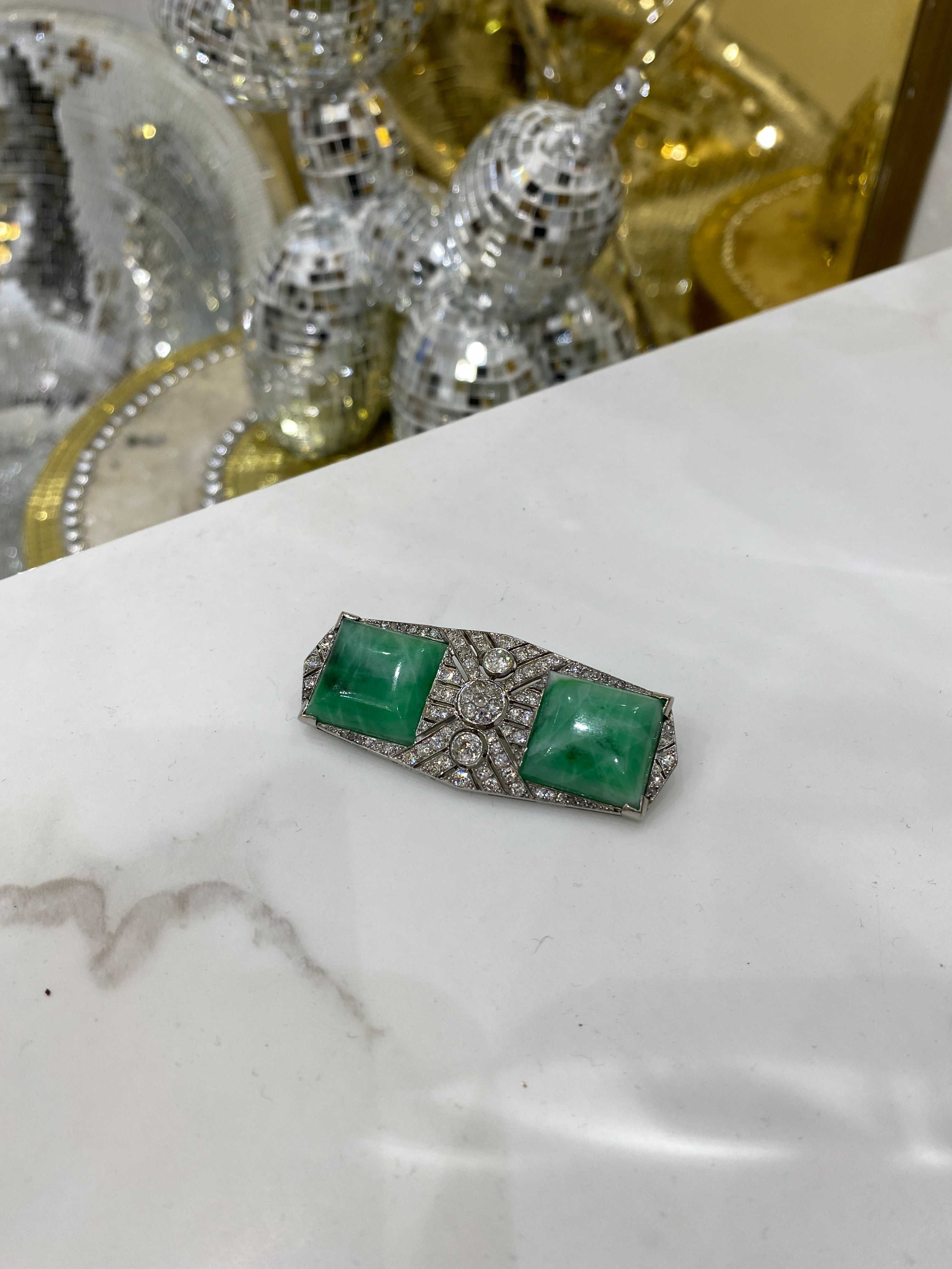Stara broszka Art Deco z diamentami 2.50ct oraz z jadeitami platyna