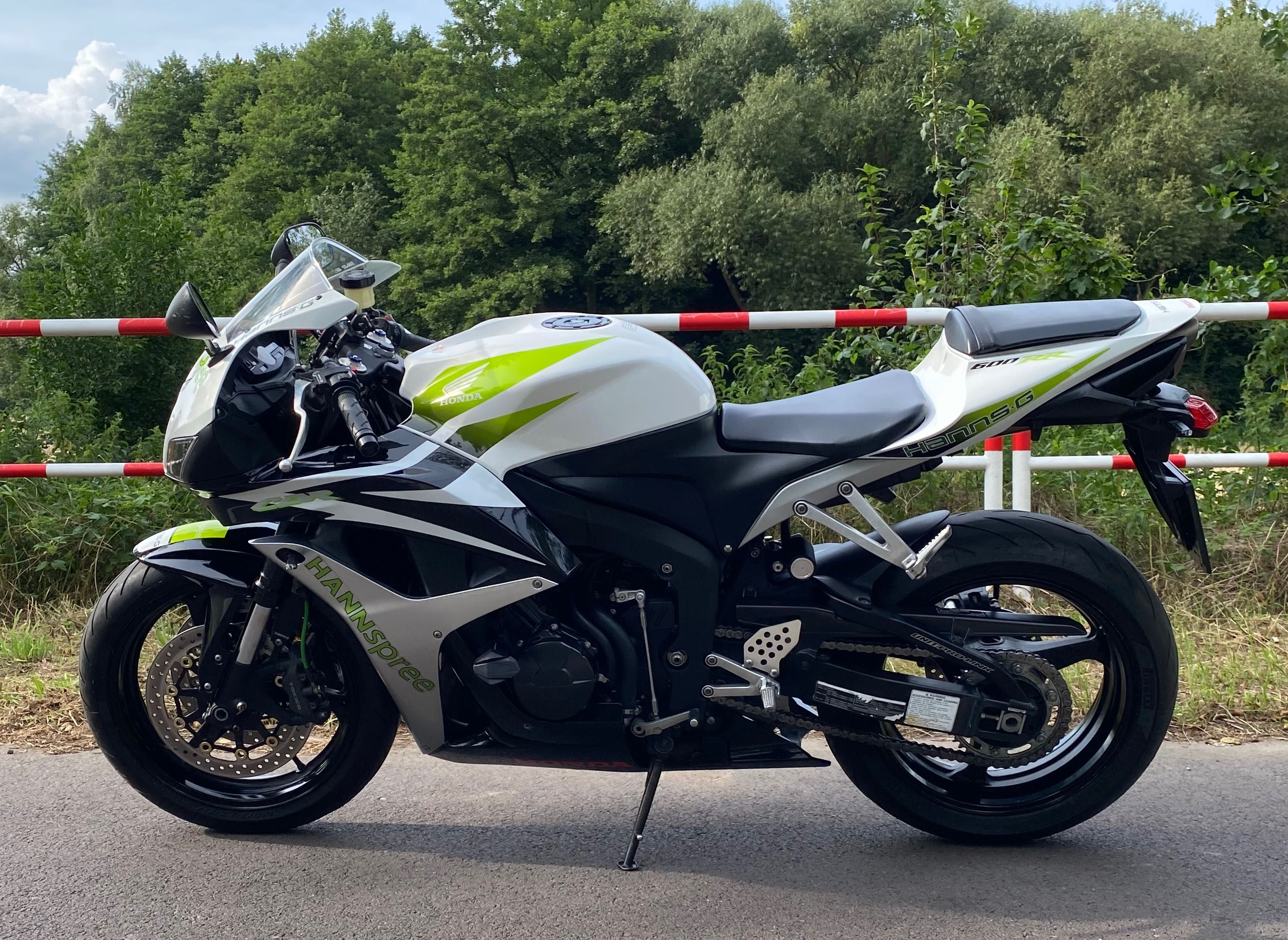 Honda CBR 600RR PC 40 HANNspree
