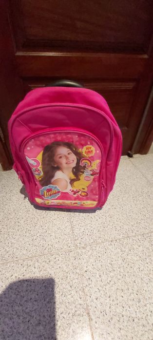 Mochila escolar para menina.
