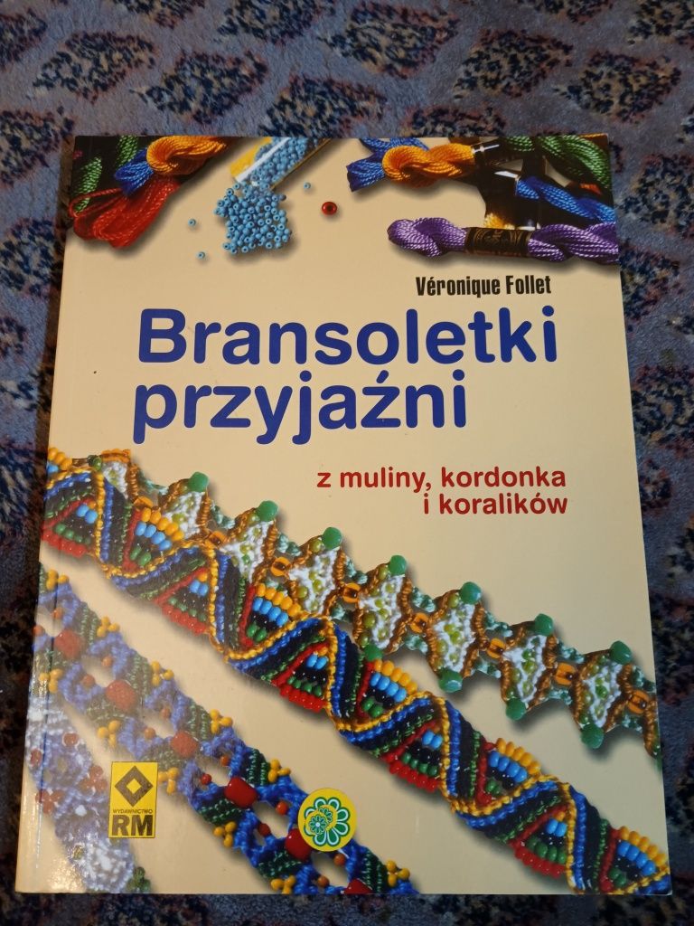 Książka o robieniu bransoletek