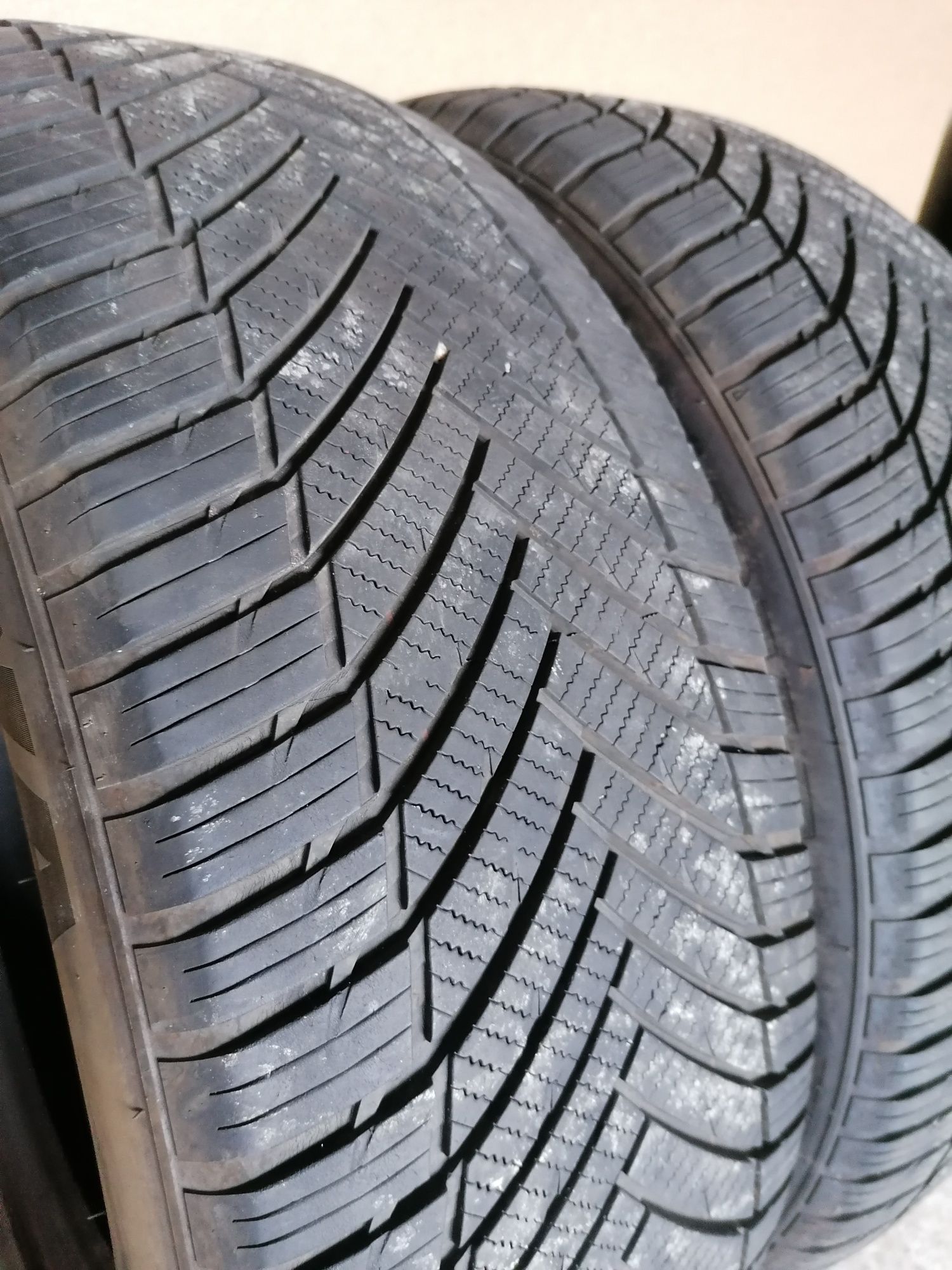 2x225/55 R18 Minerva całoroczne