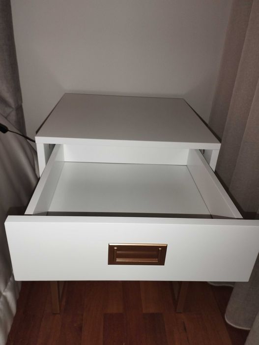 Mesa de apoio sala ou quarto em madeira