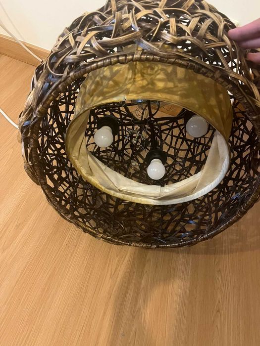 Candeeiro de teto em vime