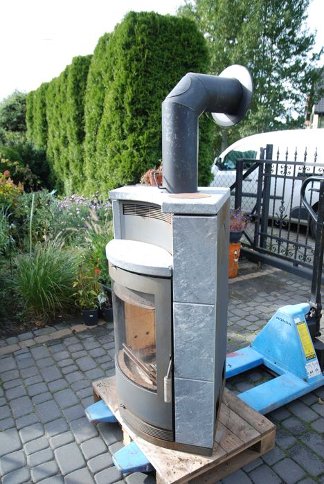 Kominek z płytami kamiennymi , narożny