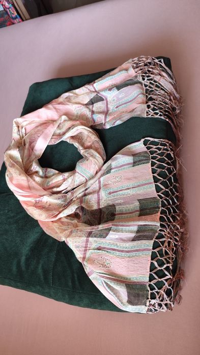 Piękny, jedwabny szal