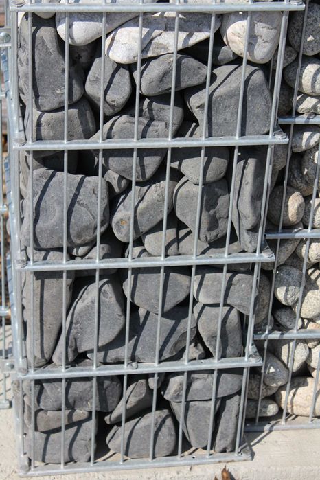 Otoczak grafitowy bazaltowy, otoczak czarny, ciemny kamień do ogrodu