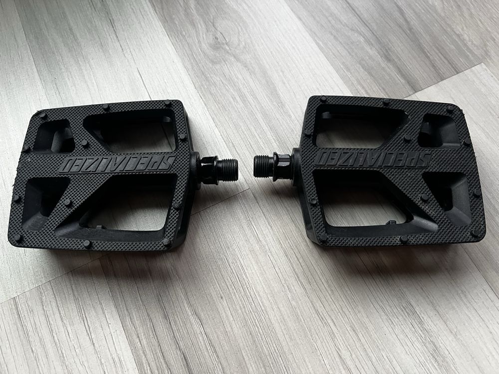 Pedały platformowe Specialized plastikowe