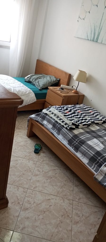 Cama de solteiro.