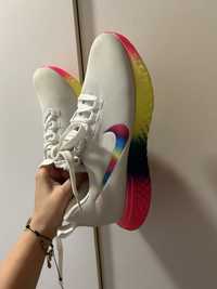 Kolorowe buty sportowe