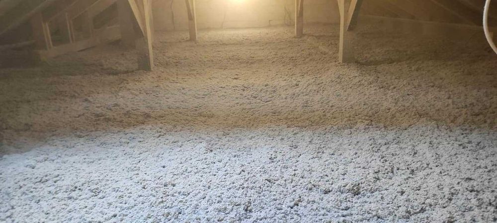 Ocieplenie celulozą-celuloza wdmuchiwana, docieplanie dachu, piana PUR