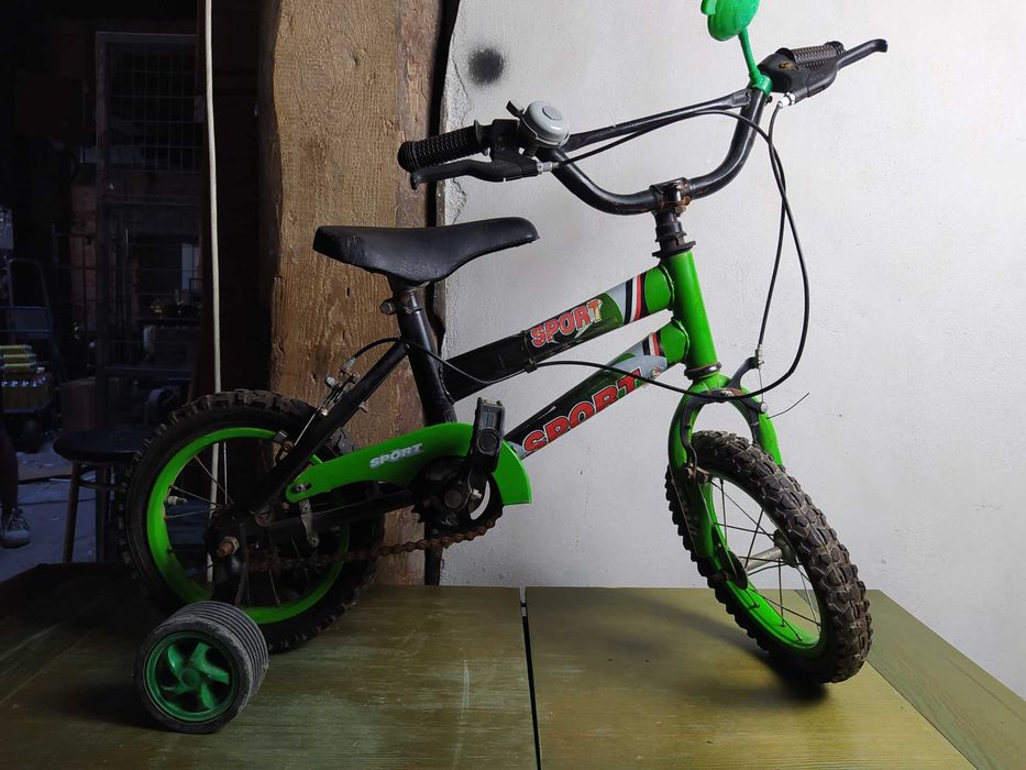 rowerek z dodatkowymi kółkami zielony 12cali mały dla dziecka od 3 lat