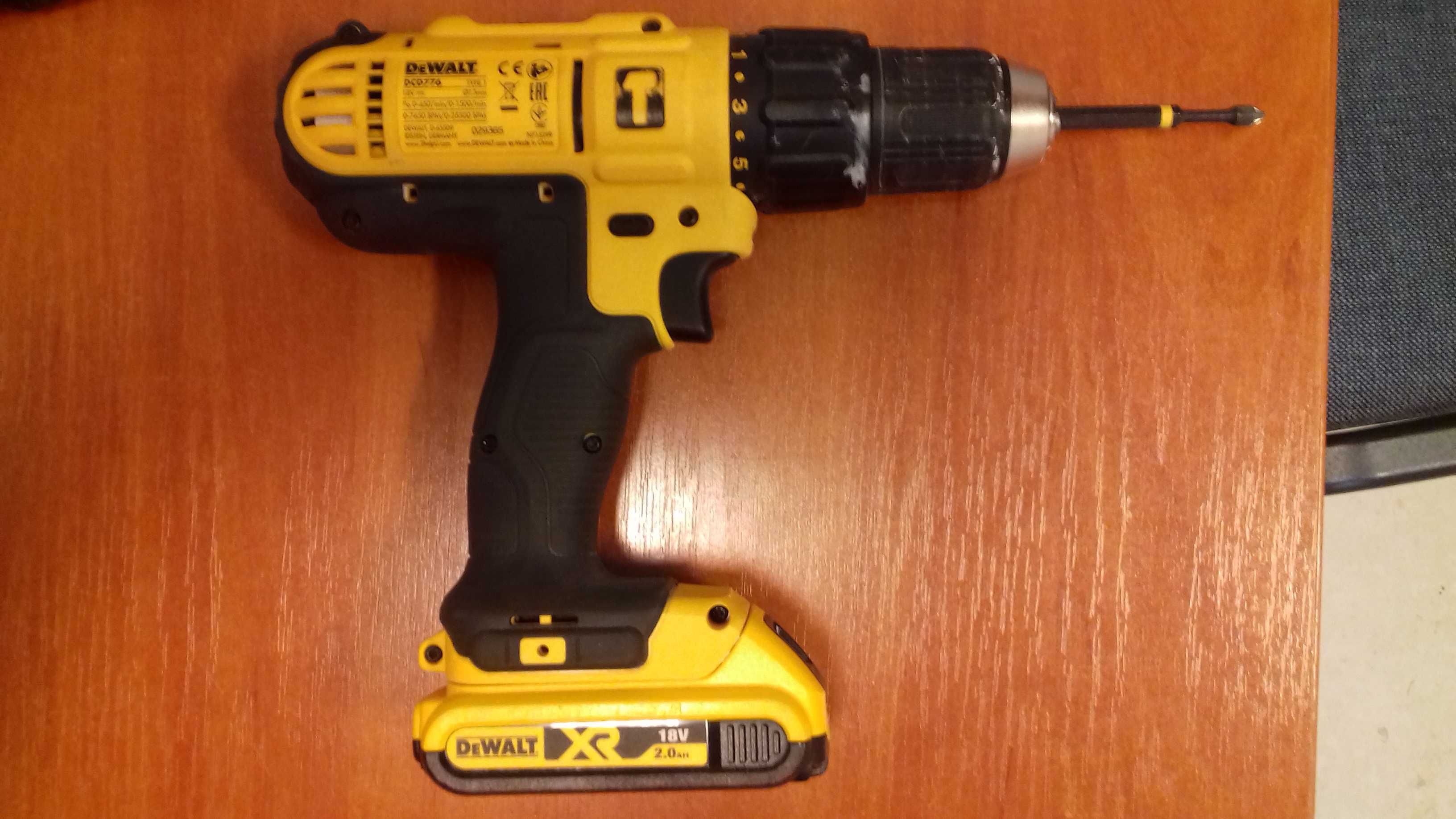 DeWALT wkrętarka DCD776 18V bateria DCB 183 XR 2Ah