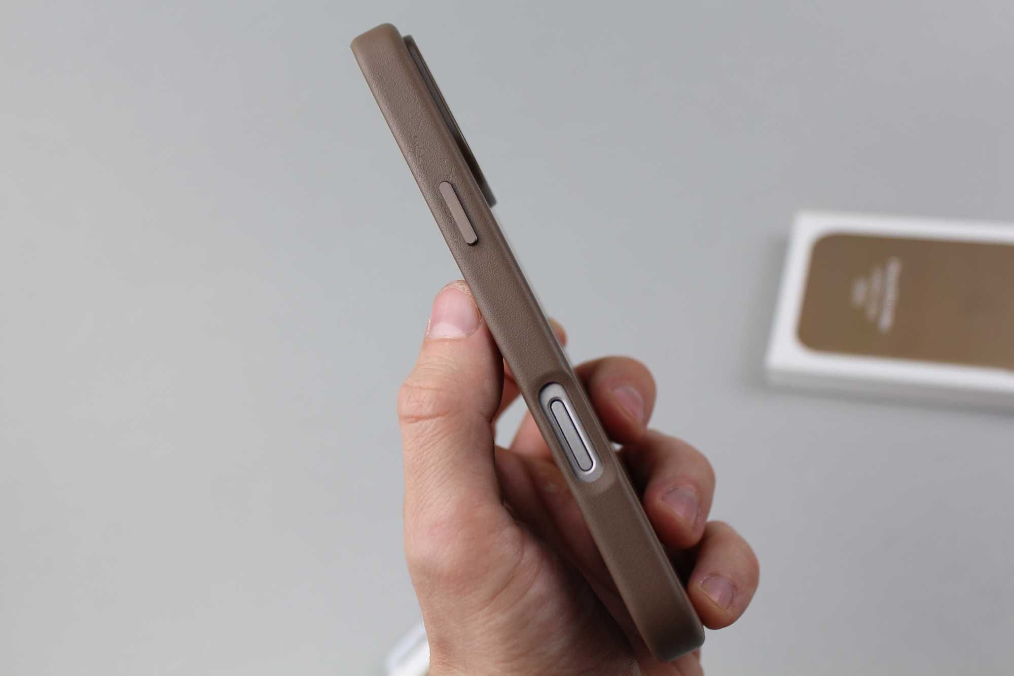 Чехол Leather Case iPhone 16 Pro / Max (Magsafe | Animation)