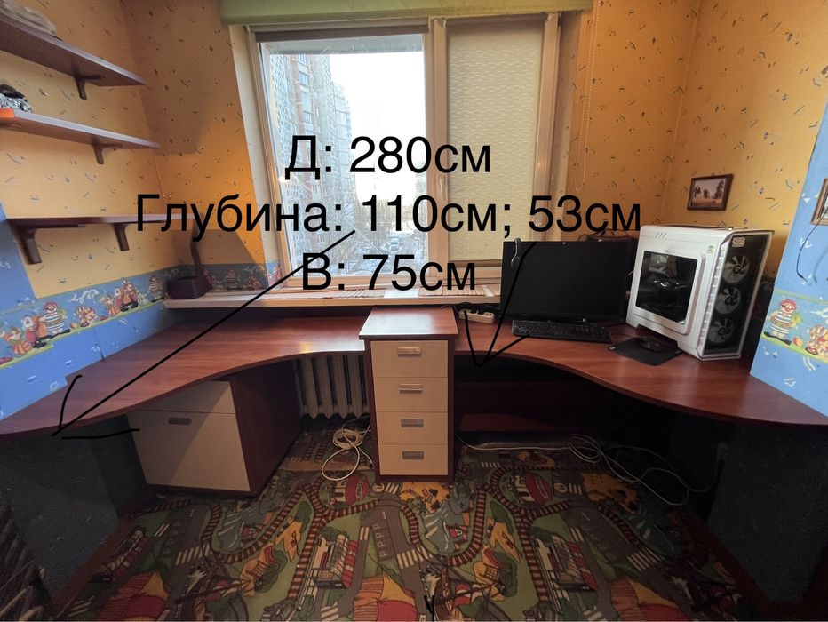Стол / комод / настенные полки/ шкаф