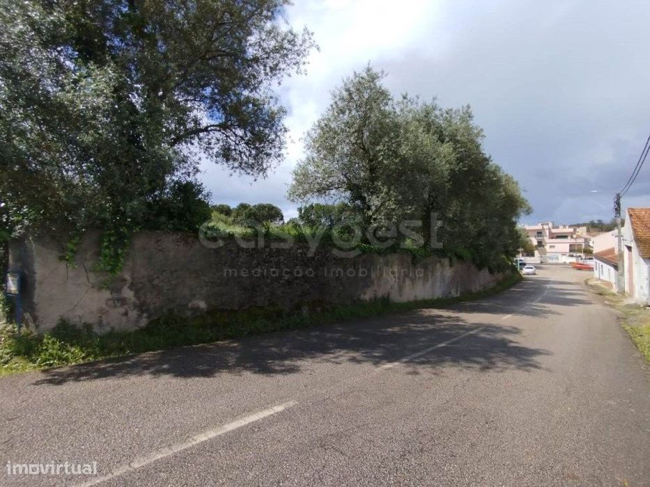 Terreno com capacidade construtiva, em altura, no centro da Vila de...