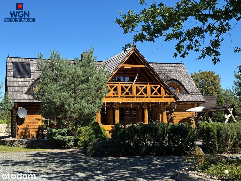 Klimatyczny dom drewniany z zadbanym ogrodem w Polanicy-Zdrój.