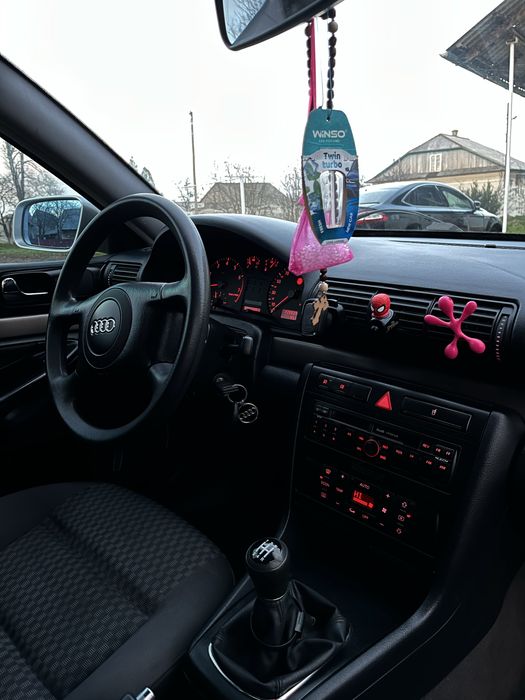 Автомобіль Audi A4B5.