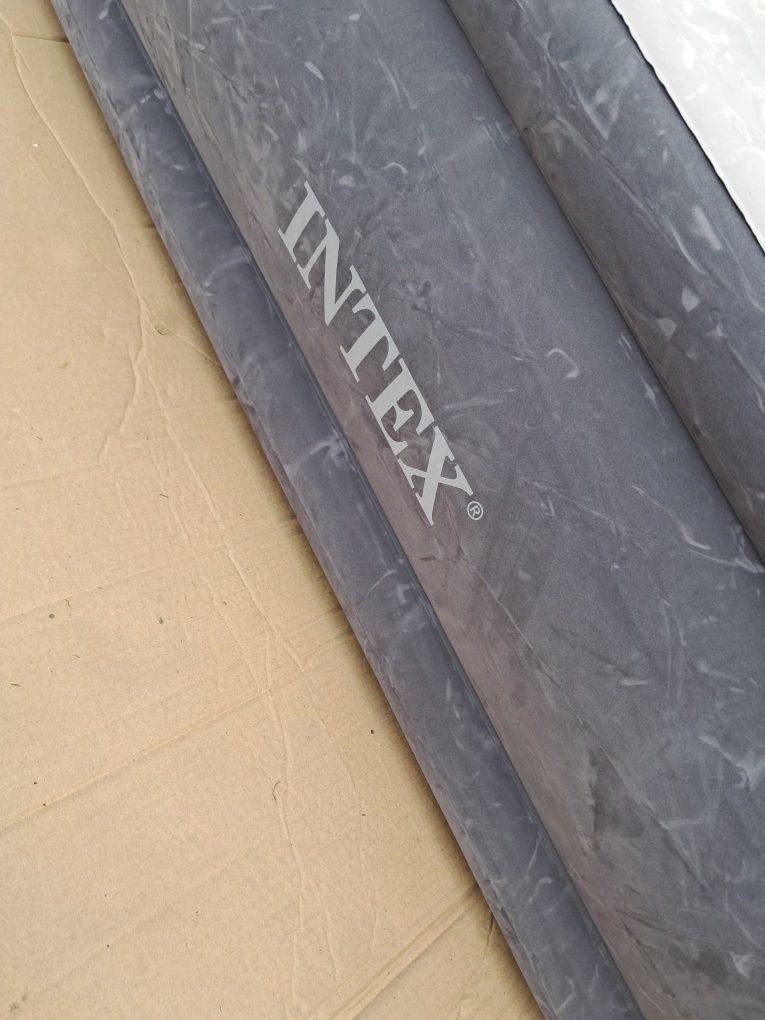 Materac samopompujacy INTEX pojedynczy szybka wysyłka