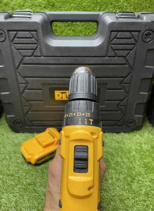 Акумуляторний дриль шуруповерт DeWalt DCB107 24V потужний і надійний