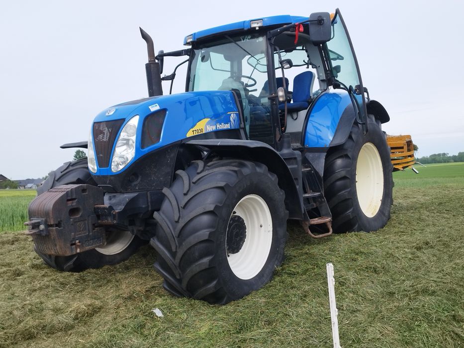 New Holland T7030