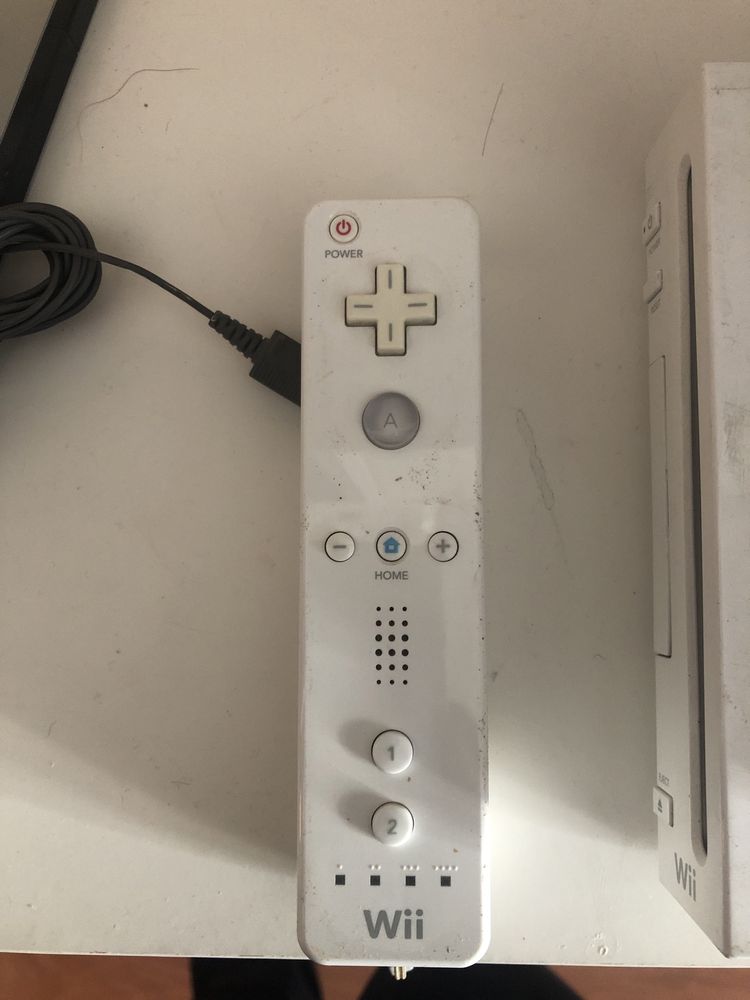 Wii + jogo + comando com capa + transformador + sensor ( obrigatório para comando)