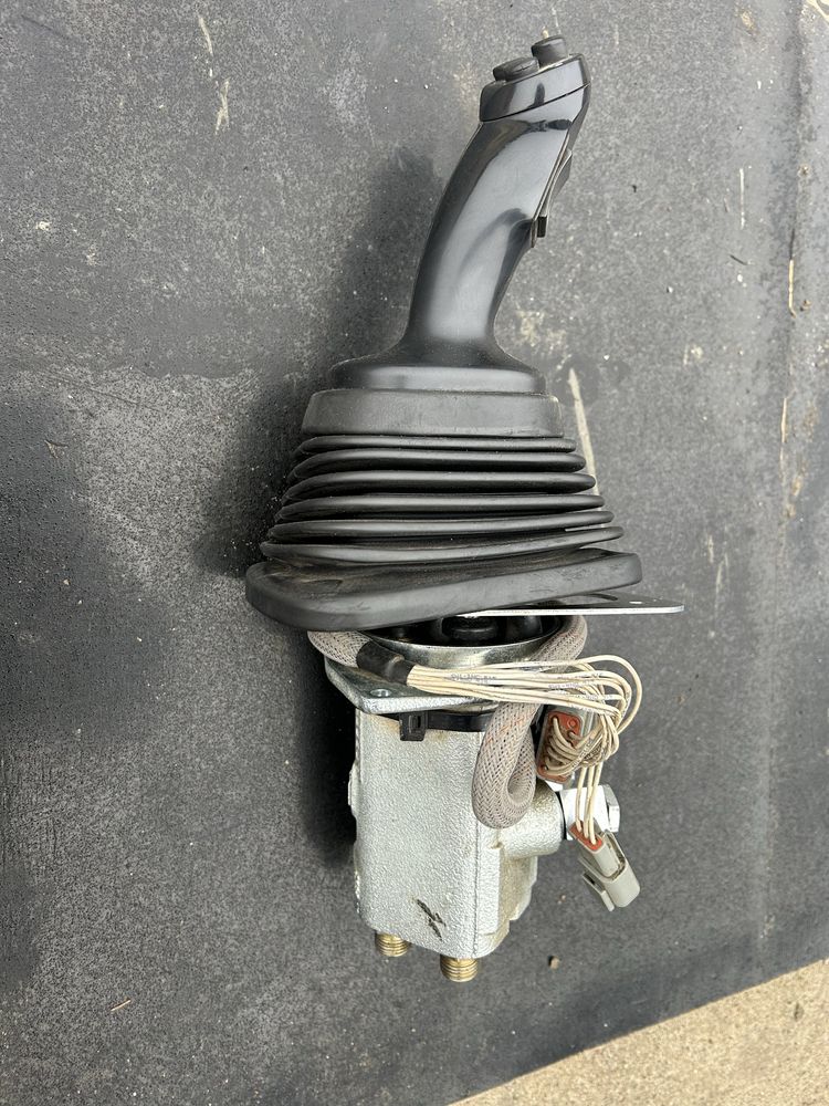 Joystick do koparki liebherr A314