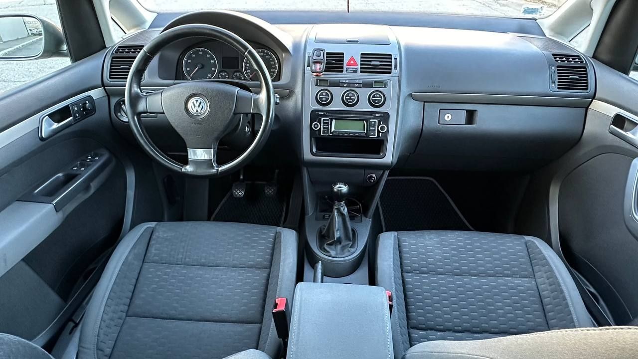 Volkswagen Tauran 2008г 7мест  1.4 турбо