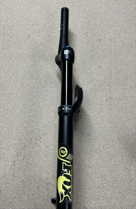 Suspensão FOX 32 Float Rhythm