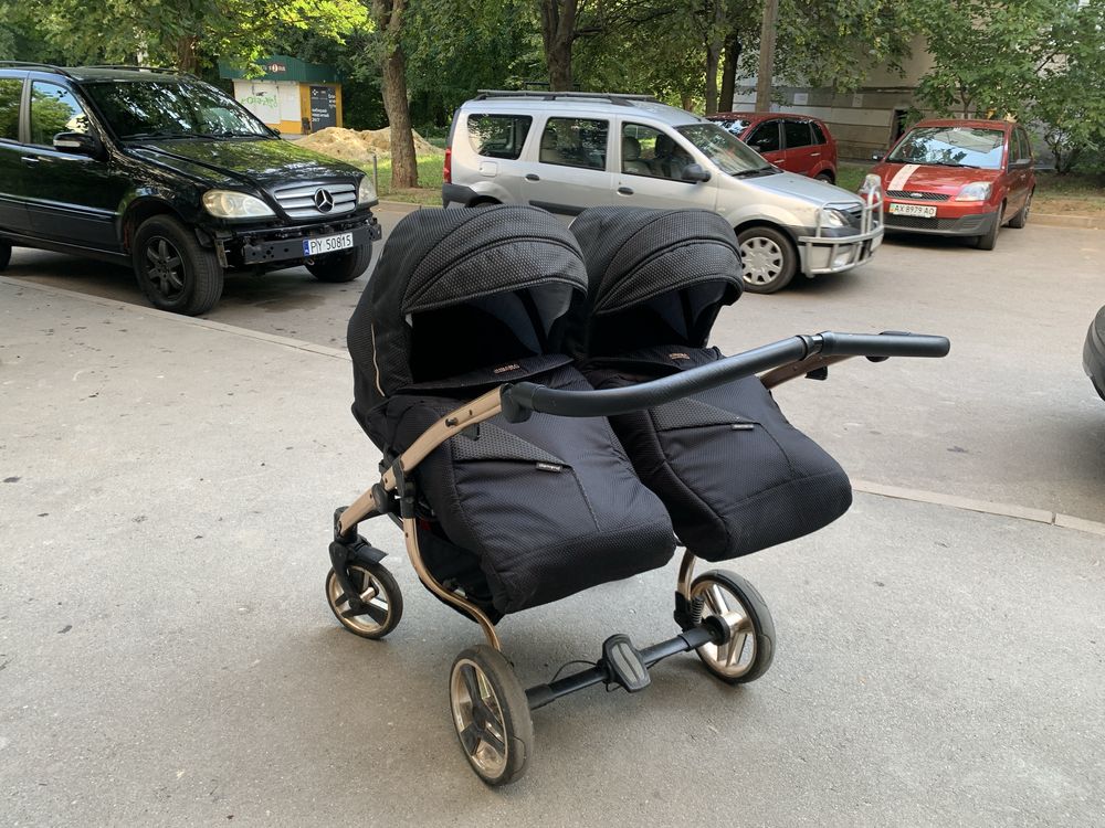 Коляска для двійні