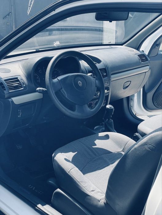 Renault clio em bom estado