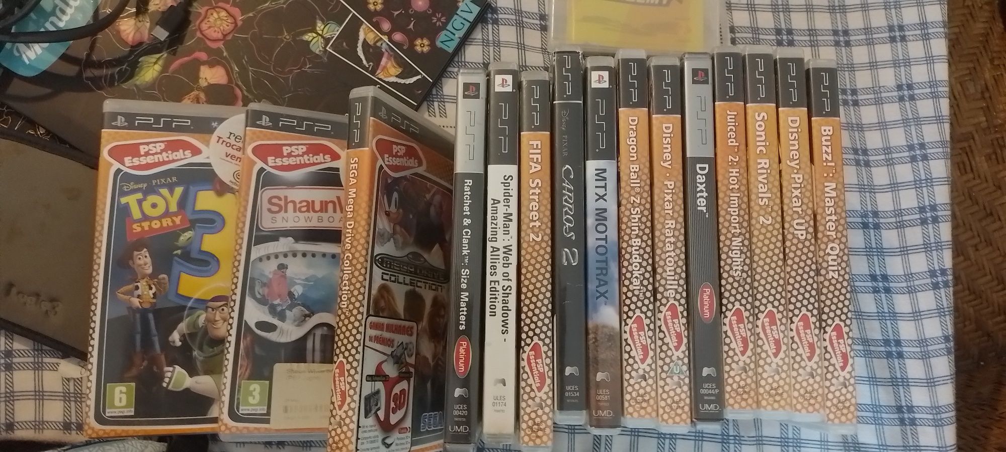 Psp com carregador 2 bolsas mais 16 jogos