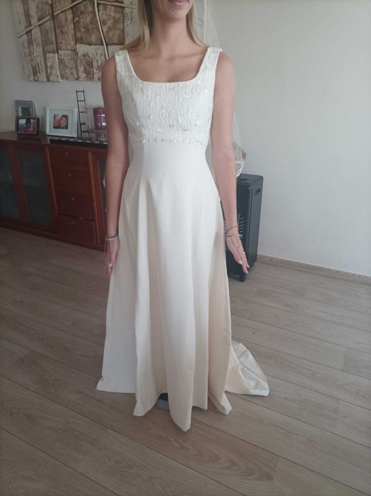 Vestido de noiva em tom pérola