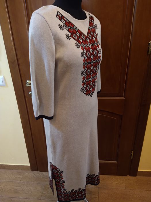 Вишита ( в'язана ,трикотажна ) сукня