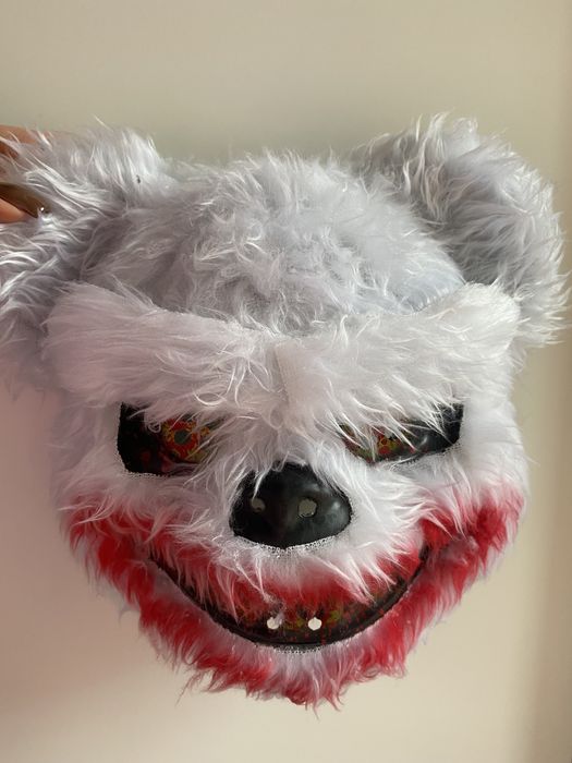 Pluszowa maska niedźwiedzia na Halloween