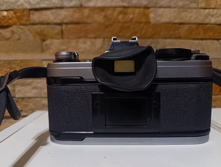 Canon AE 1 з обʼєктивом Canon Lens FD 50 mm 1:1.4 S.S.C