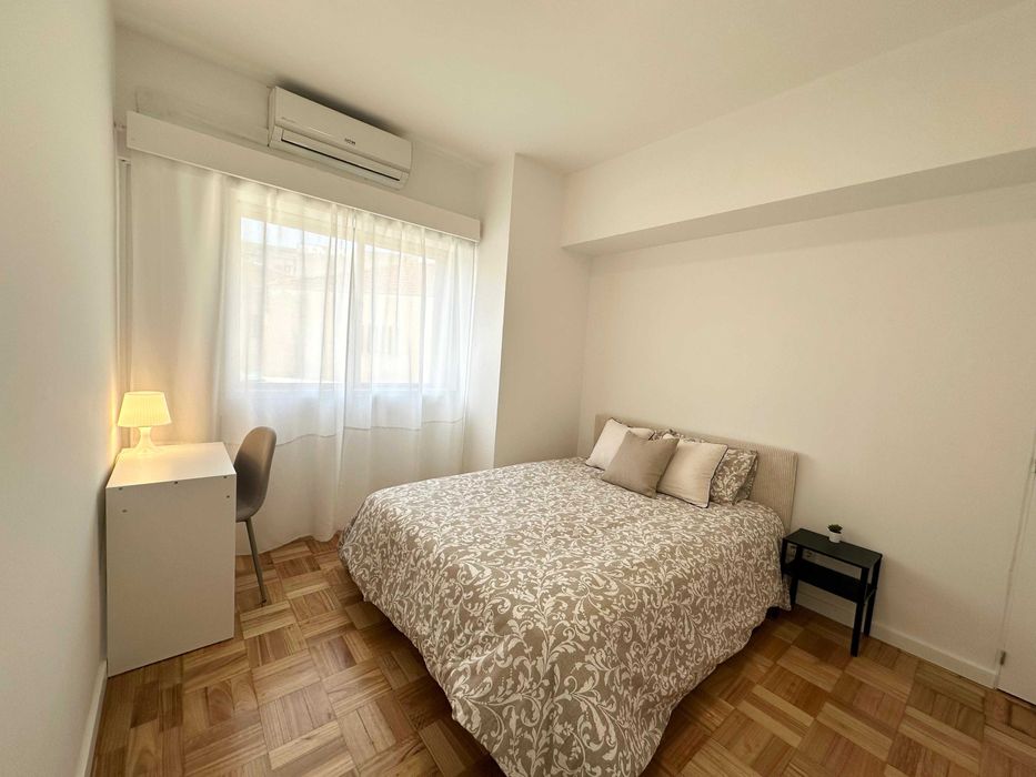 Arrendamento de Quarto de Luxo na Rua Gonçalo Cristóvão, 128