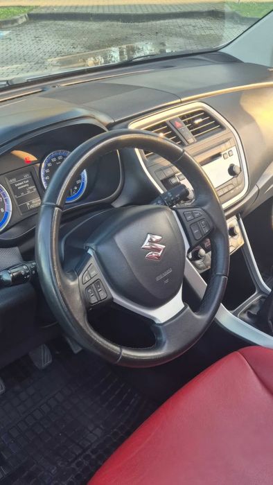 Suzuki SX4      2013