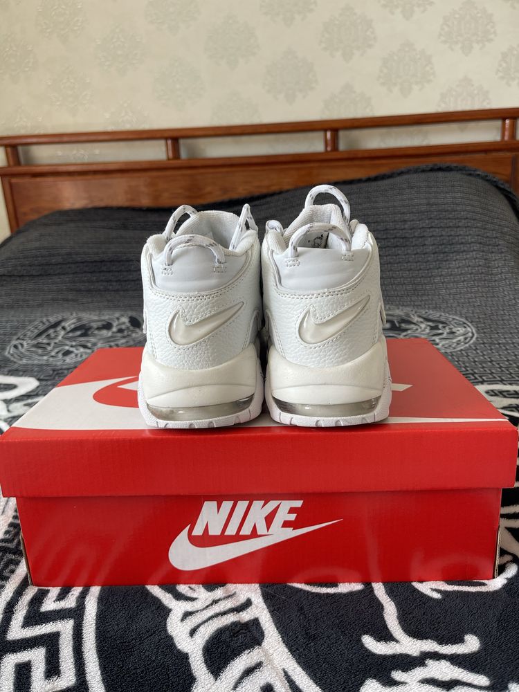 Продам кроссовки Nike Air