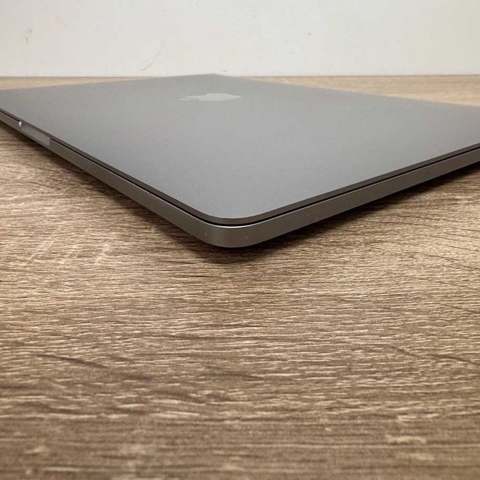 Apple MacBook Pro 2020  13" M1 / 8Gb / SSD 256Gb акб:87% (код: M0743)