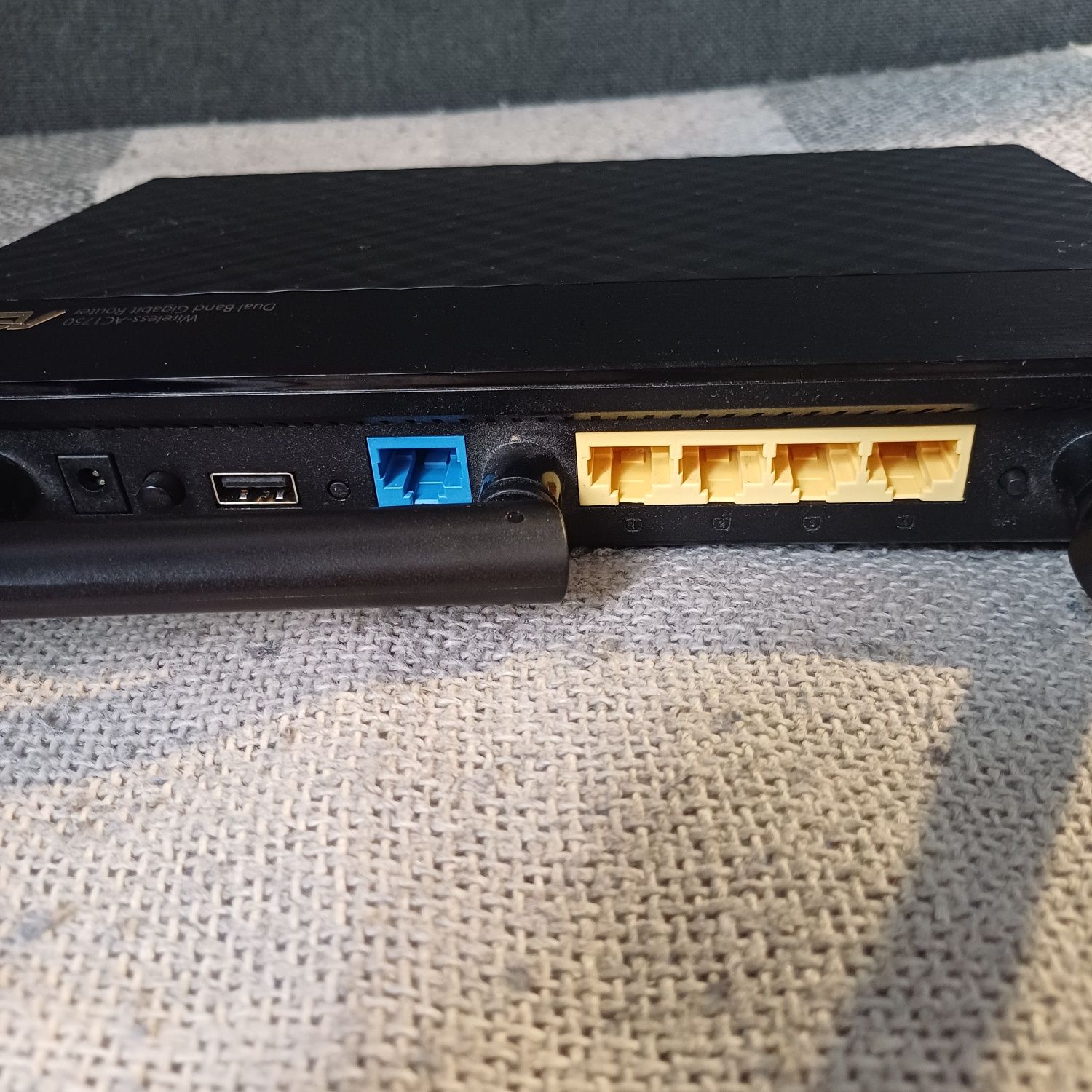 Роутер wifi ASUS RT-AC66U B1