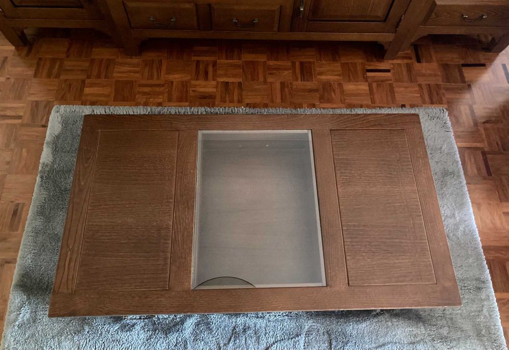 Mesa de sala de madeira de nogueira com vidro