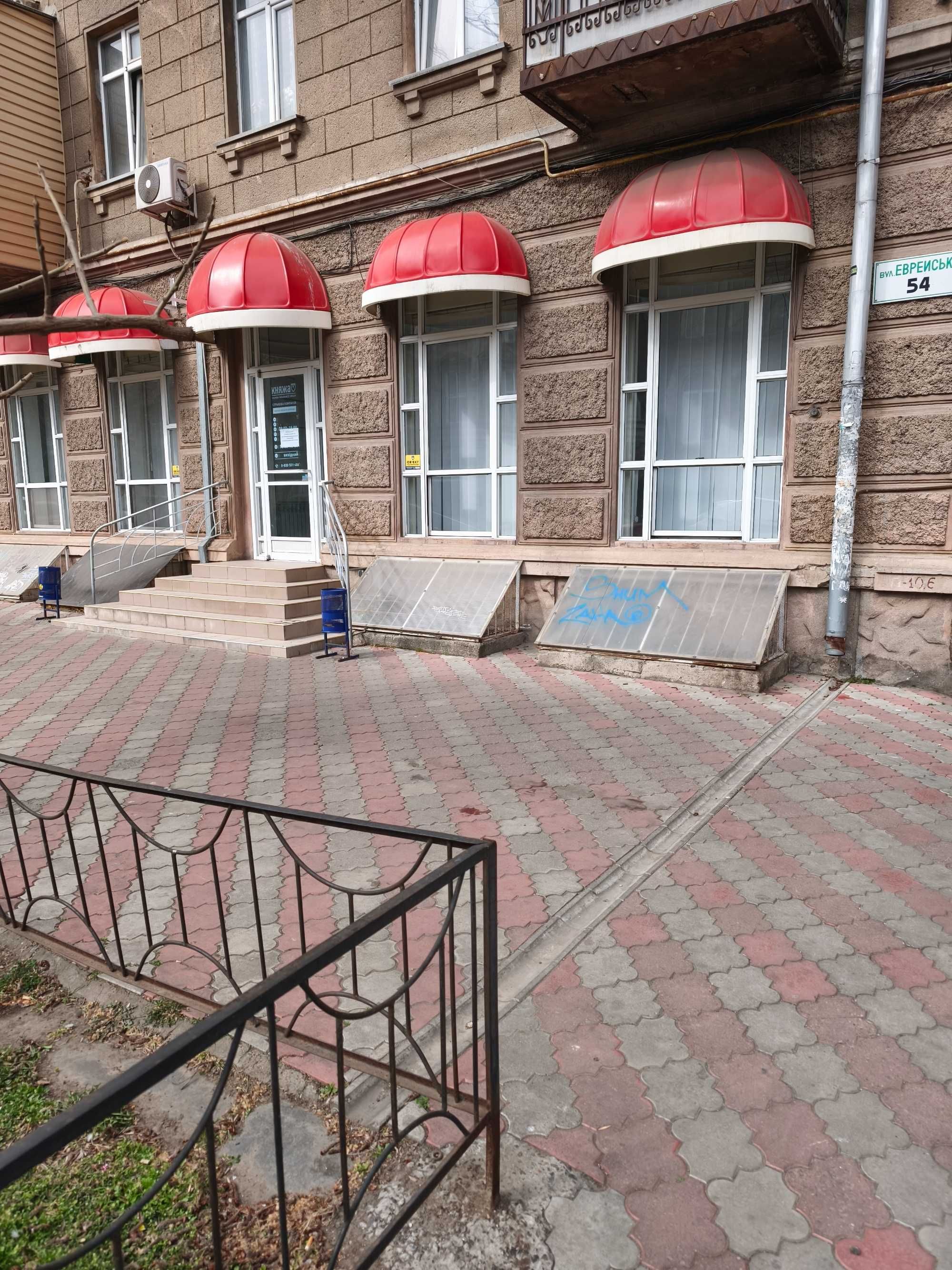 Аренда фасад. помещение в центре