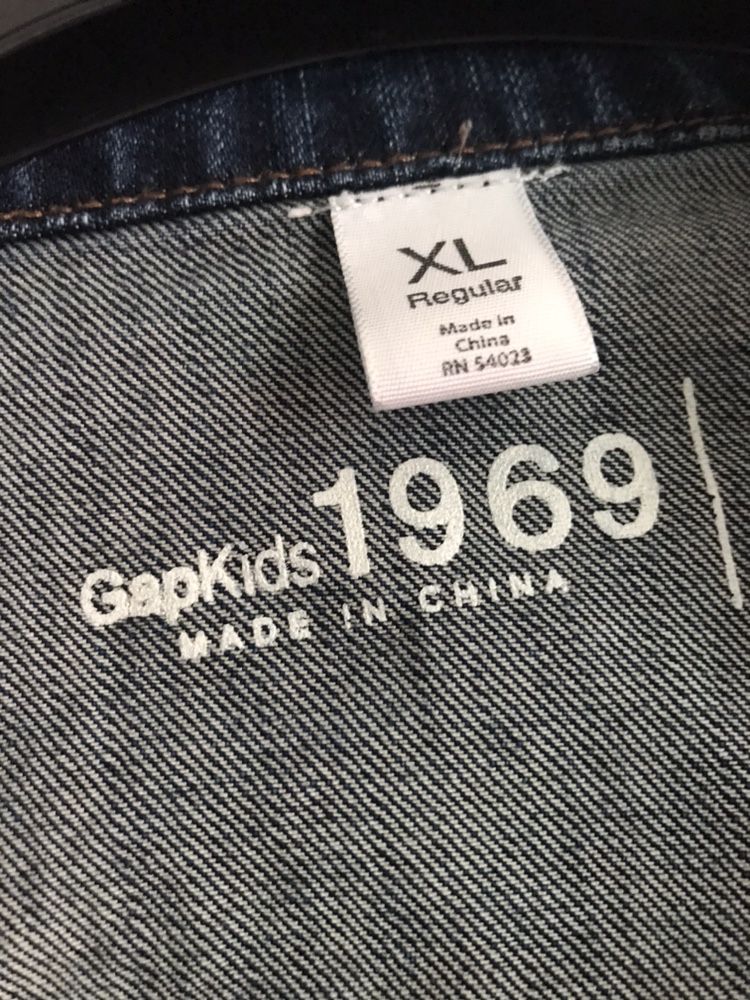 Kurtka dżinsowa GAP Kids jeans dla dziewczynki 12 lat