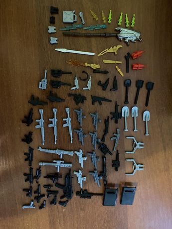 Набір ЛЕГО (LEGO) зброї.